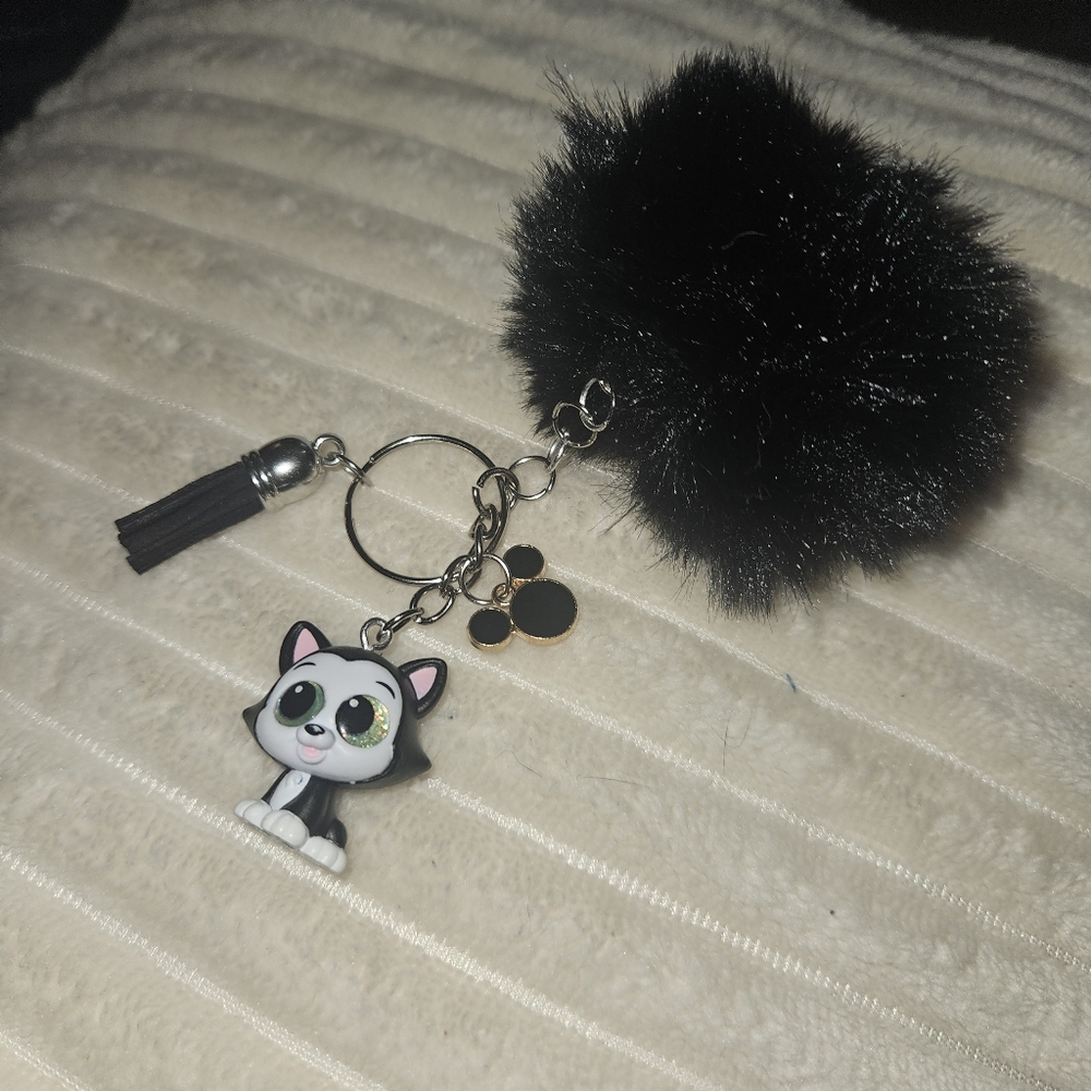 - Handcraftedโ Disney Doorable Figaro keychain
